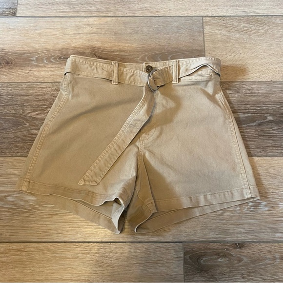 GAP Pants - GAP Women’s Shorts 4” High Rise Khaki Belted Size 6